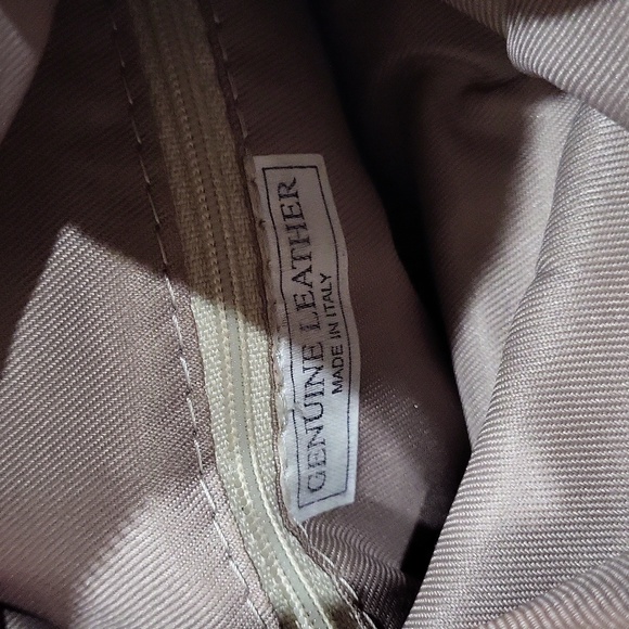 Vera Pelle Italy Leather Crossbody Bag - Picture 9 of 14